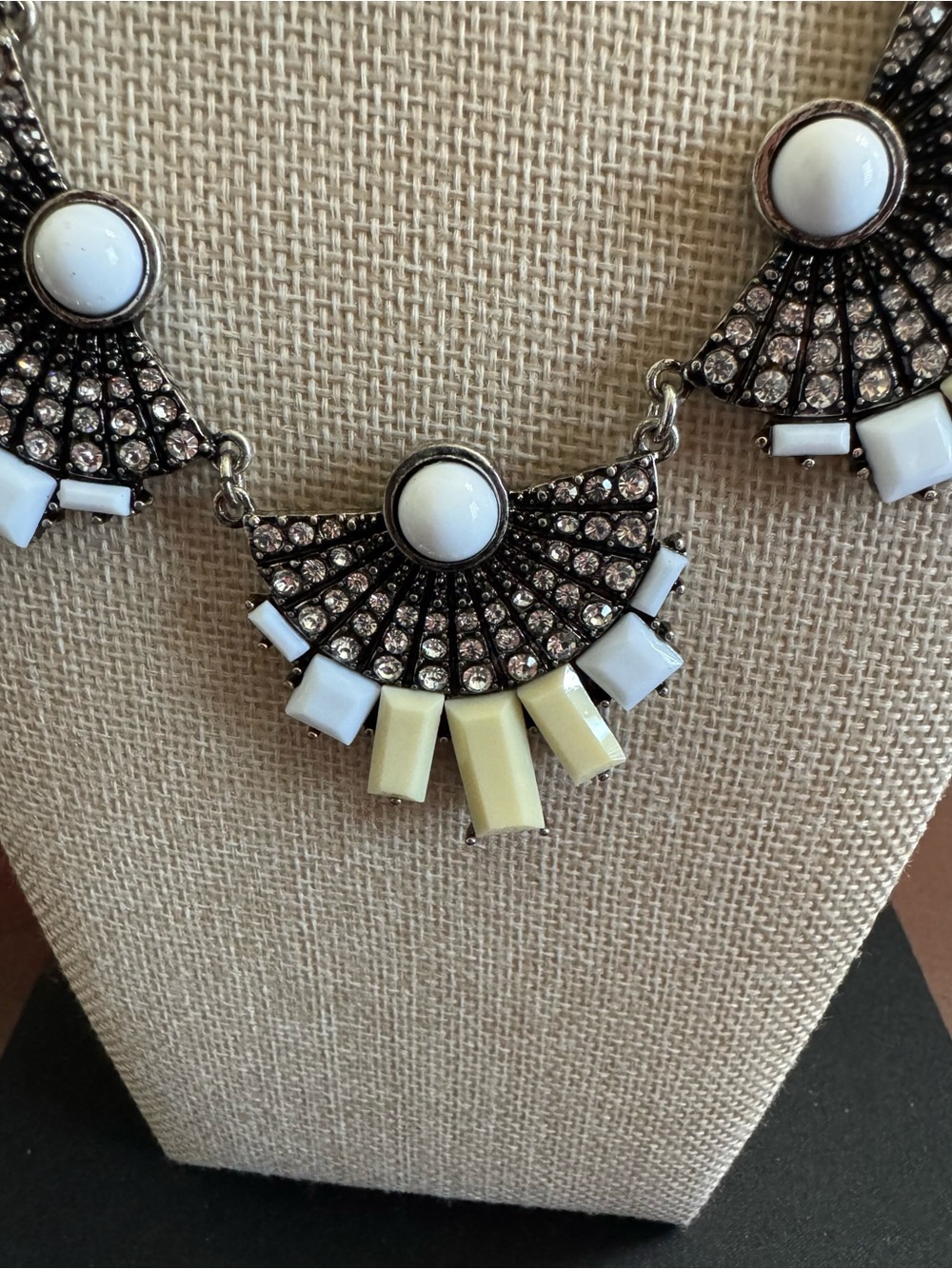 Park Lane Yellow /White /Black Statement Necklace w/ Silver Link Chain - Picture 2 of 6